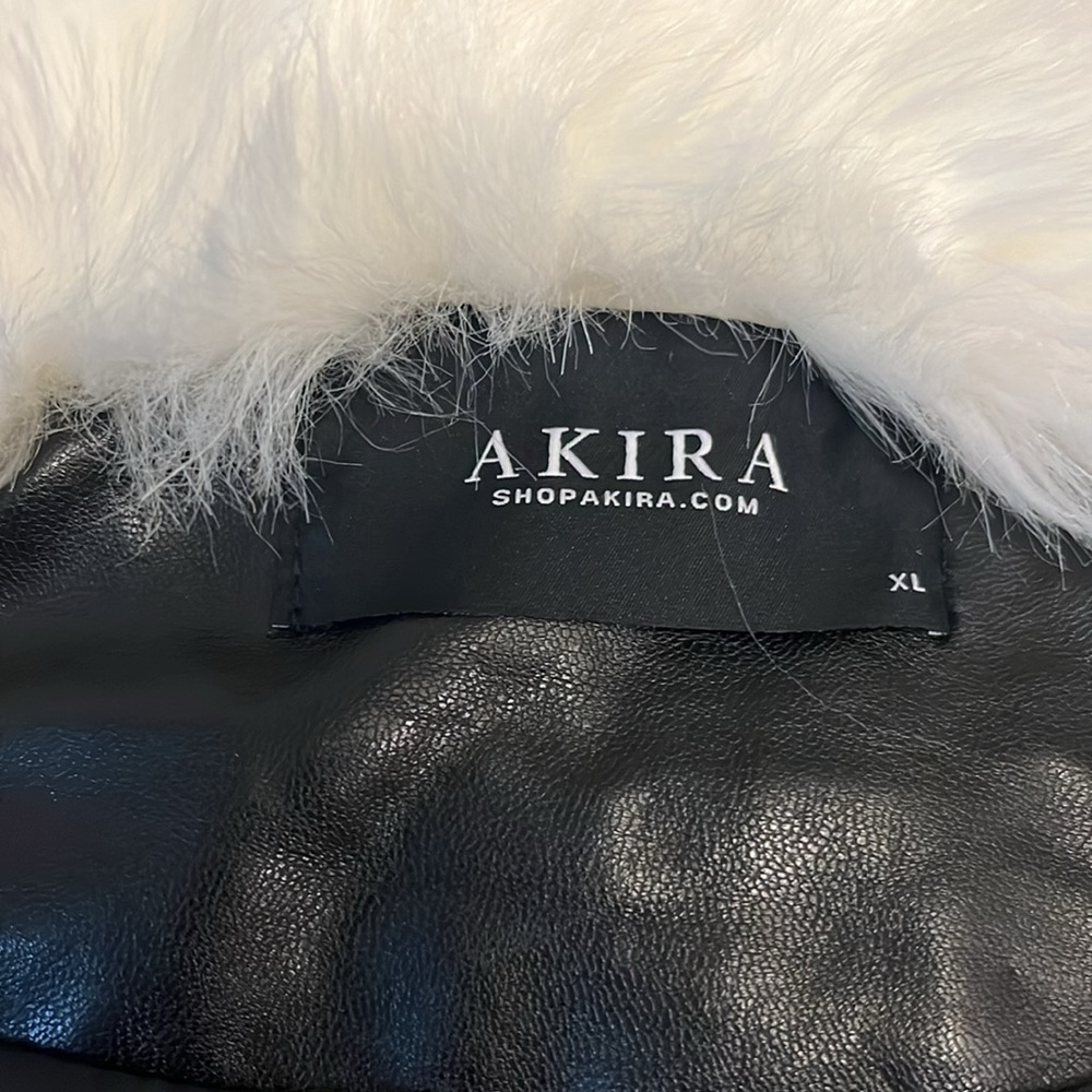 AKIRA Crop Faux Fur Jacket - Picture 5 of 7